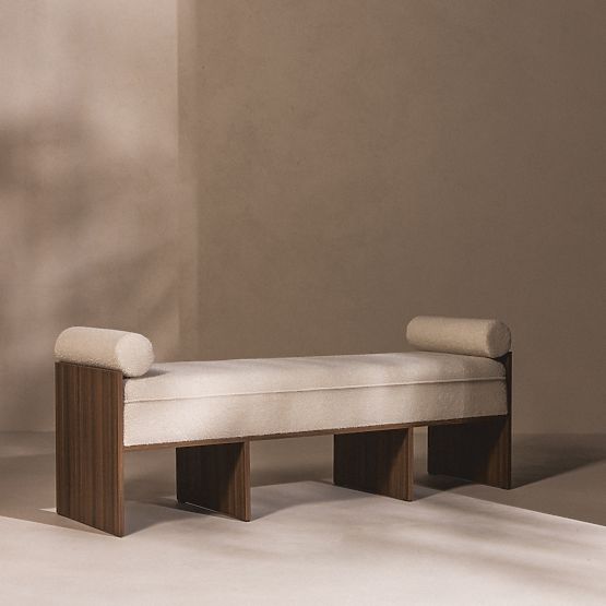 Banc rembourré Loppo beige clair, bouclé, Noyer Wisconsin