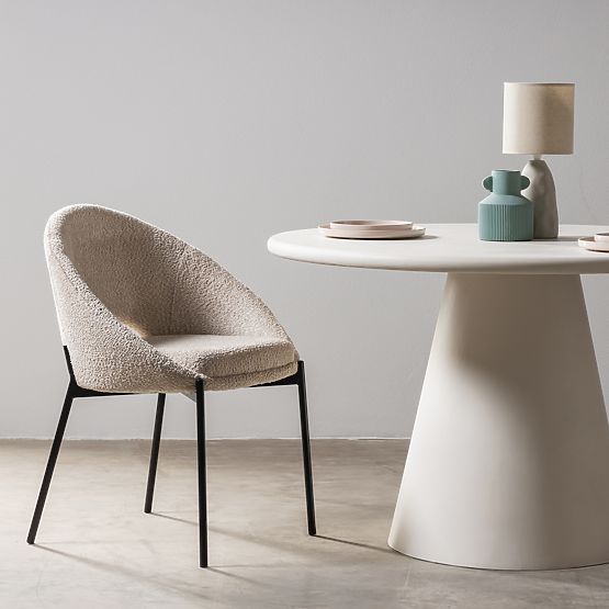 Chaise avec ouverture dans le dossier Luigi beige/pieds noirs