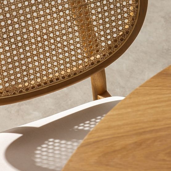 Chaise en bois Monet avec cannage viennois, rotin, velours, naturel/beige clair
