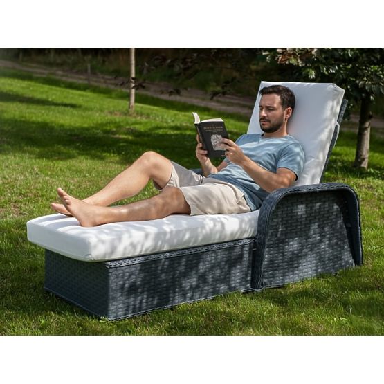 Chaise longue de jardin en résine tressée grise MATTO