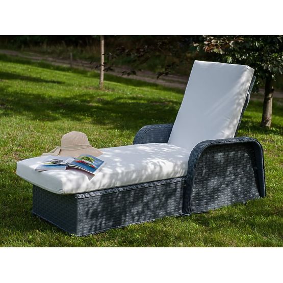 Chaise longue de jardin en résine tressée grise MATTO