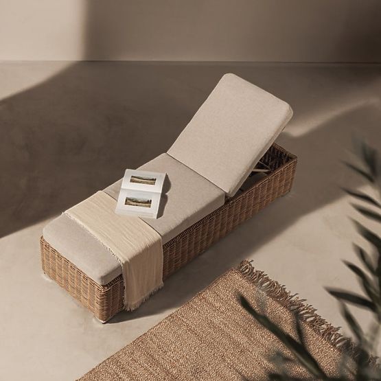 Chaise longue de jardin Sandy réglable, résine tressée, beige
