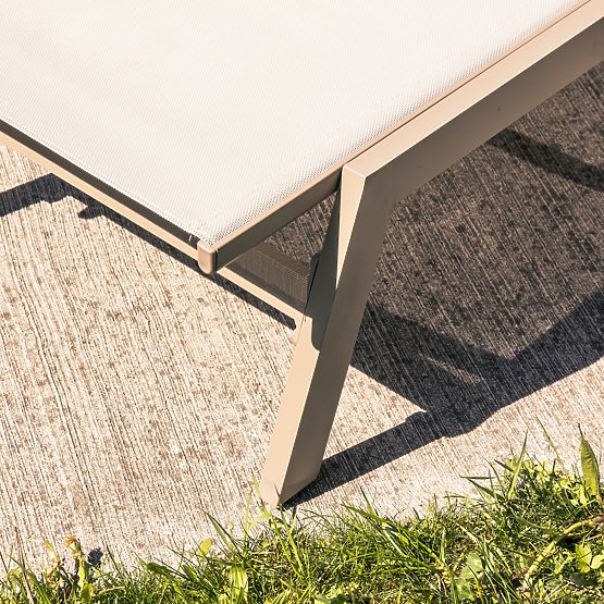 Chaise longue de jardin Shelly réglable, aluminium, beige