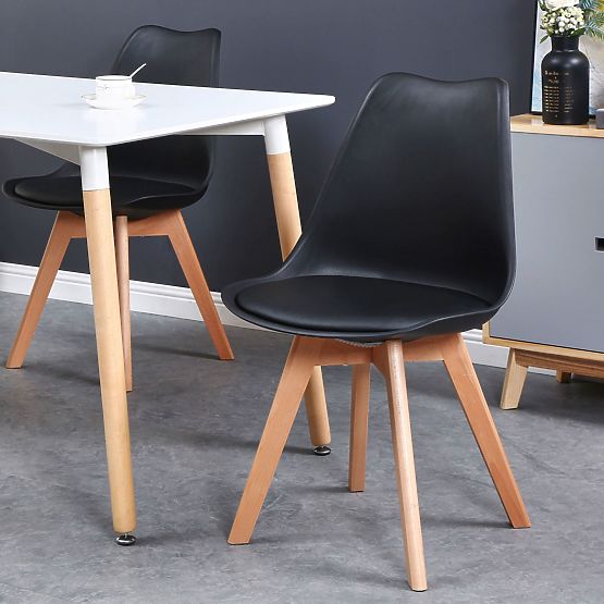 Chaise moderne Nantes DSW noire