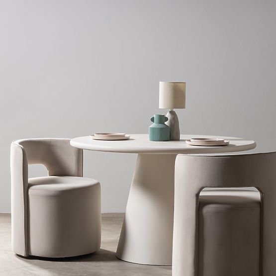 Chaise pivotante Raval beige, en velours, arrondie