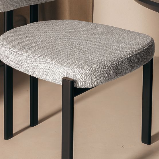 Chaise rembourrée Flare, beige/pieds noirs