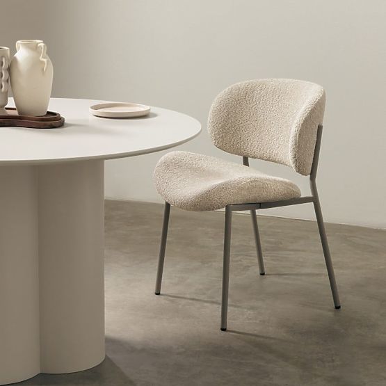 Chaise rembourrée Safira beige, boucle