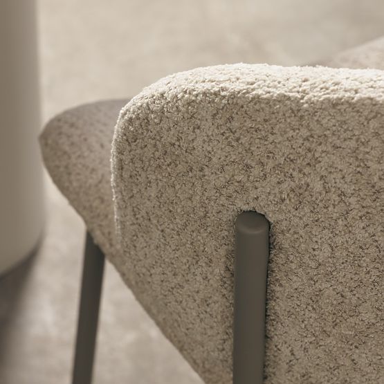 Chaise rembourrée Safira beige, boucle