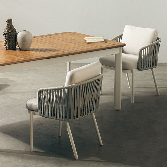 Ensemble de jardin Porticato, table extensible 211-300 cm + 4 chaises, bois d'acacia FSC, aspect tec