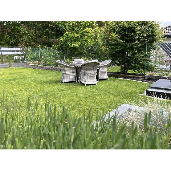 Ensemble de mobilier de table en résine tressée (4 fauteuils + table ronde) MODERNO gris clair