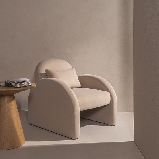 Fauteuil relaxant Rainbow beige clair, en velours, arrondi