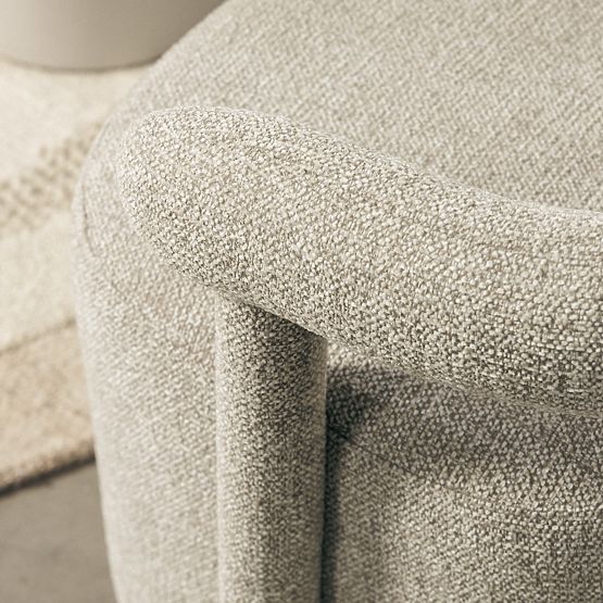 Fauteuil rembourré Glen gris, formes arrondies