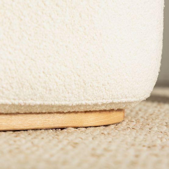 Fauteuil rembourré Imai blanc, formes arrondies