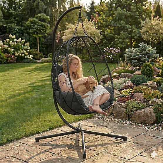Fauteuil suspendu de jardin autoportant cocon jusqu'à 120 kg avec coussins noirs MultiGarden