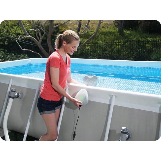 Lampe de piscine magnétique LED INTEX 28698 de différentes couleurs