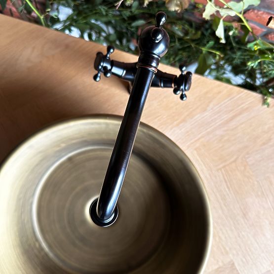 Lavabo intemporel REA Betty