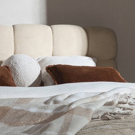 Lit rembourré Nexo 160x200 cm, avec sommier et espace de rangement, beige clair, formes arrondies