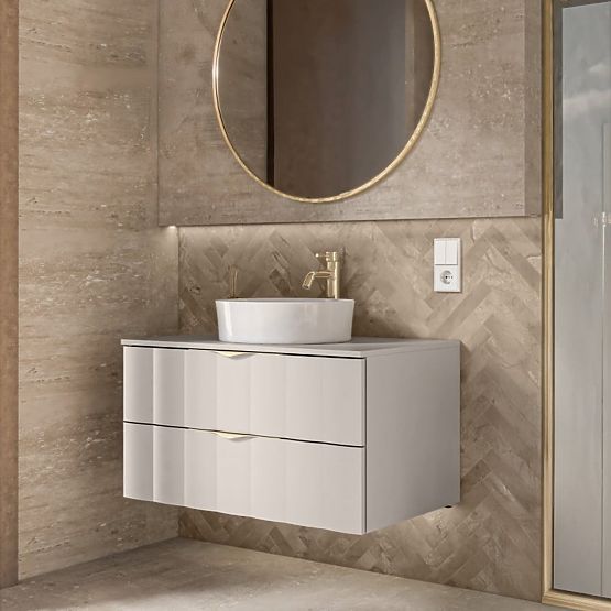 Meuble sous lavabo Omi 80 cm, panneau avant ondulé, poignées dorées, beige cachemire
