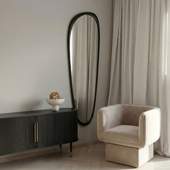 Miroir suspendu dans un cadre en bois Sogno 60x165 cm, forme irrégulière, noir