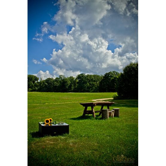 Table carrée en résine tressée noire