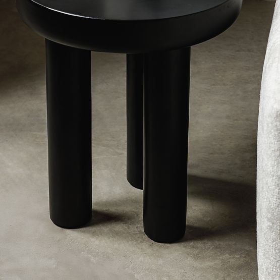 Table d'appoint Limali 50 cm, rond, noir, bois de manguier, formes arrondies
