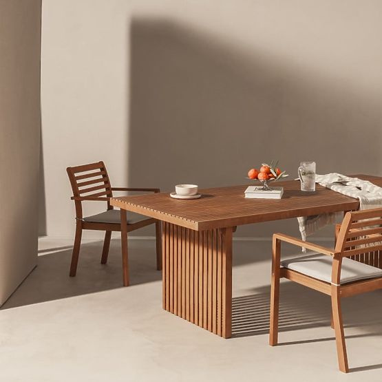 Table de jardin Familis ll 240 cm, bois d'eucalyptus FSC, aspect teck