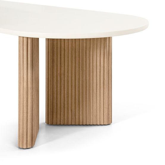 Table de jardin Komorebi 270 cm avec plateau en pierre, bois d'acacia clair/beige clair, ovale, à la