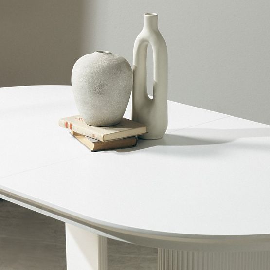 Table extensible Audrey 160-240 cm, ovale, blanc, avec rainures, formes arrondies