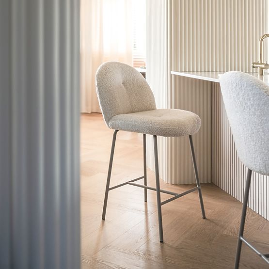 Tabouret de bar Fiori beige clair, formes arrondies