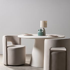 Chaise pivotante Raval beige, en velours, arrondie