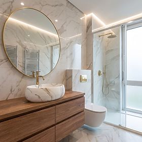 Lavabo sur le dessus Rea Linda Láva Páter, Rea