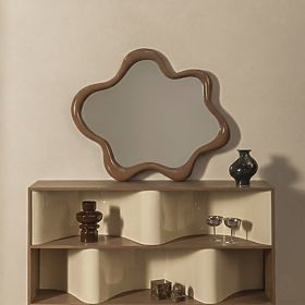 Miroir suspendu Izzi, irrégulier, brun clair/mocha, brillant