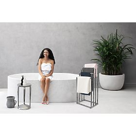 Porte-serviettes sur pied 4 bras Neli couleur chrome